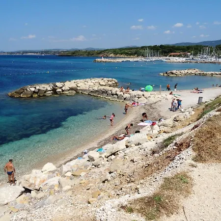 Studio A Six Fours Les Plages A 50 M De La Plage Avec Vue Sur La Mer Et Piscine Partagee